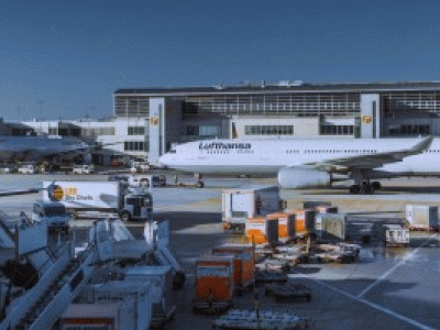 Lufthansa plant die Streichung von ca. 34.000 Flügen im Sommerhalbjahr und damit rund 10 % des angebotenen Flugplans. Dabei sollen an einzelnen Tagen bis zu 500 Flüge entfallen.